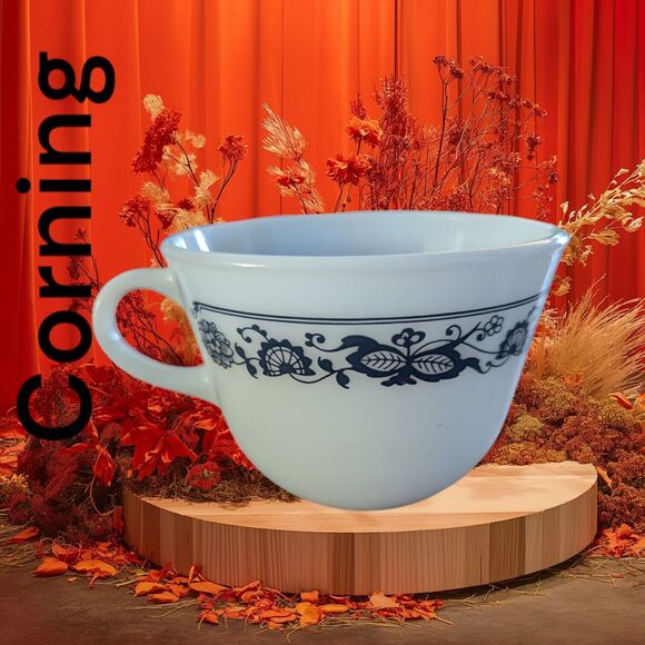 Pyrex Corning Milk Glass Old Town Blue Onion Coffee Mug Tea Cup 8 oz White VTG - Picture 1 of 6